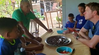 Donald, atelier chocolat sur le Mombacho