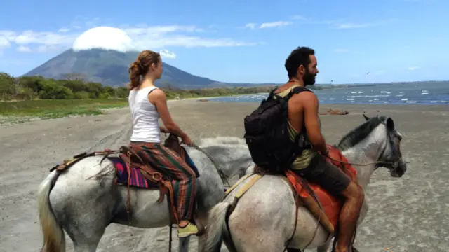 Séjour en famille au Nicaragua - balade à cheval sur la plage