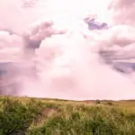 cratère fumant du volcan Masaya-Nindiri au Nicaragua