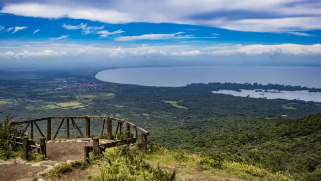 vue du volcan Mombacho sur le lac Nicaragua