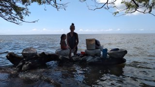 ometepe - femme lavant son linge