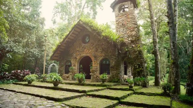 église en pierre dans la forêt noire, Nicaragua