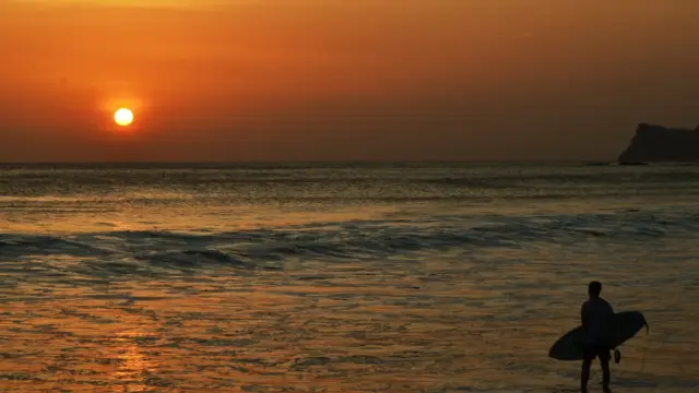 surf au coucher de soleil, palges
